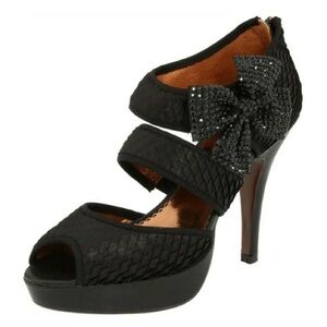Poetic Licence Black Satin Rhinestone Bow Mistletoe Kisses Platform Heels Sz 6.5